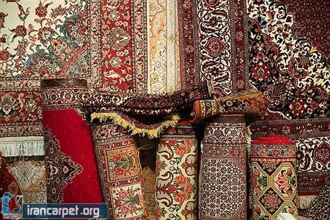 فرش ابریشم یا فرش پشمی؟ / بررسی انواع فرش دستباف