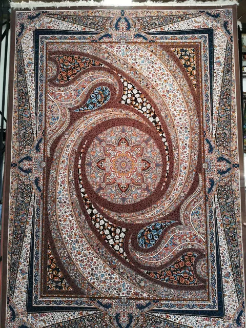 فرش کهکشان ۷۰۰ شانه زمینه گردویی - پلی استر