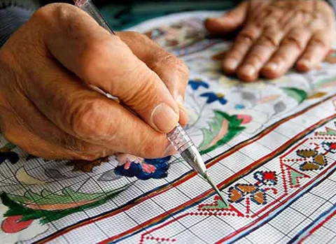 جایگاه طرح‌های مدرن در فرش ماشینی است نه فرش دستباف!