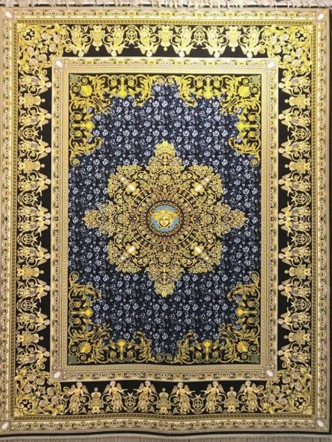 فرش 1200 شانه نقشه ورساچه زمینه سرمه ای