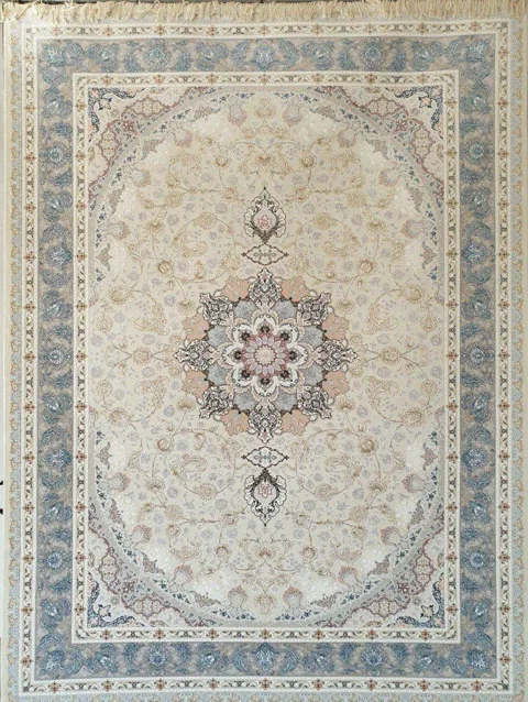 فرش 1200 شانه گل برجسته نقشه نایین زمینه کرم حاشیه نقره ای