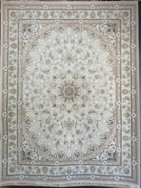 فرش 1500 شانه گل برجسته نقشه نایین زمینه کرم نقره ای