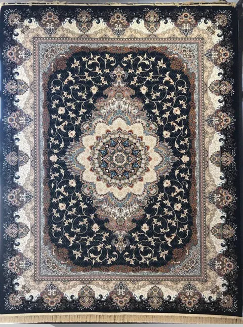 فرش 1000 شانه نقشه مانلی زمینه سرمه ای