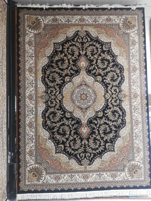 فرش 9 متری 700 شانه نقشه سلطان زمینه سرمه ای