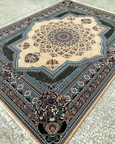فرش 700 شانه نقشه لوکس زمینه بادامی - پلی استر