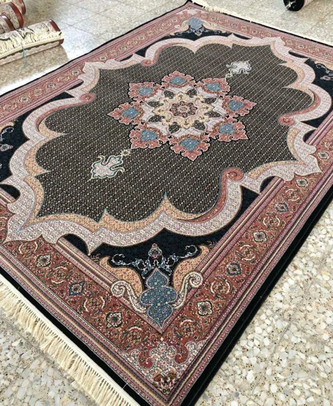 فرش 700 شانه نقشه شاه ماهی زمینه سرمه ای - پلی استر
