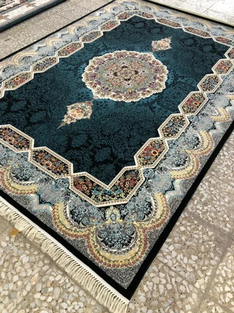 فرش 700 شانه نقشه هالیدی زمینه سرمه ای