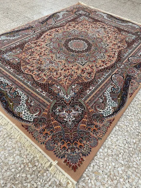 فرش 700 شانه نقشه فاخر زمینه بادامی - پلی استر