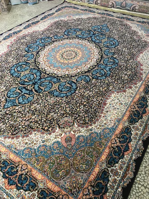 فرش 1000 شانه نقشه گلریز زمینه سرمه ای