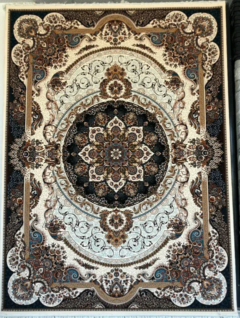 فرش 700 شانه نقشه مانا زمینه کرم
