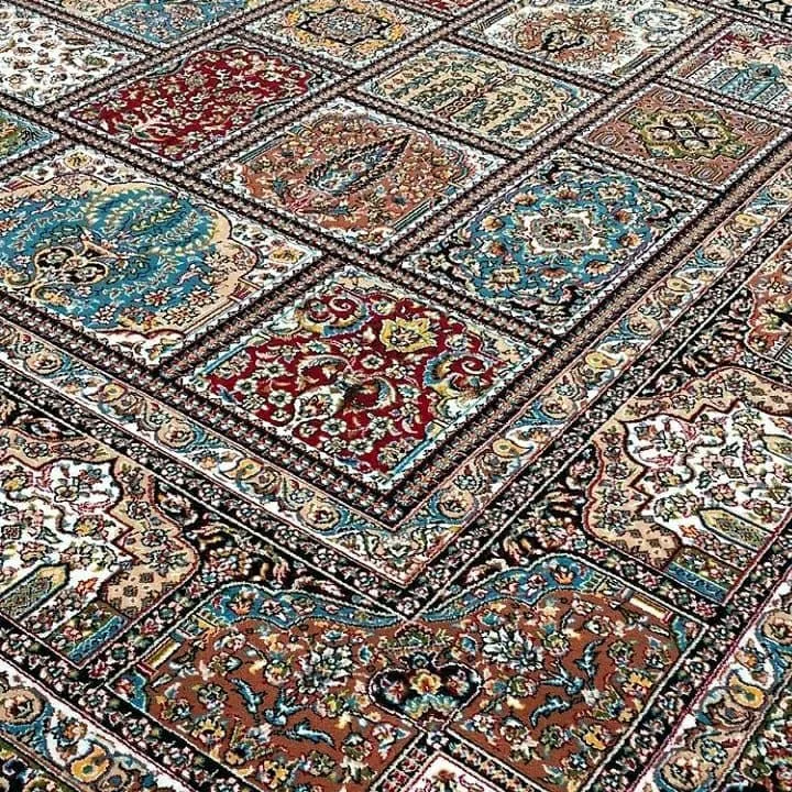 فرش خشتی 700 شانه زمینه سرمه ای - پلی استر