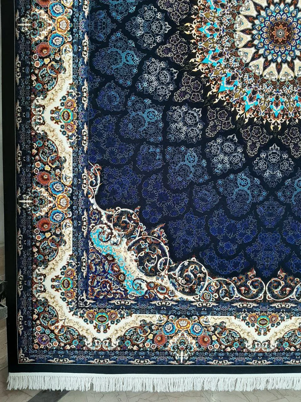فرش 1000 شانه نقشه نگین زمینه سرمه ای