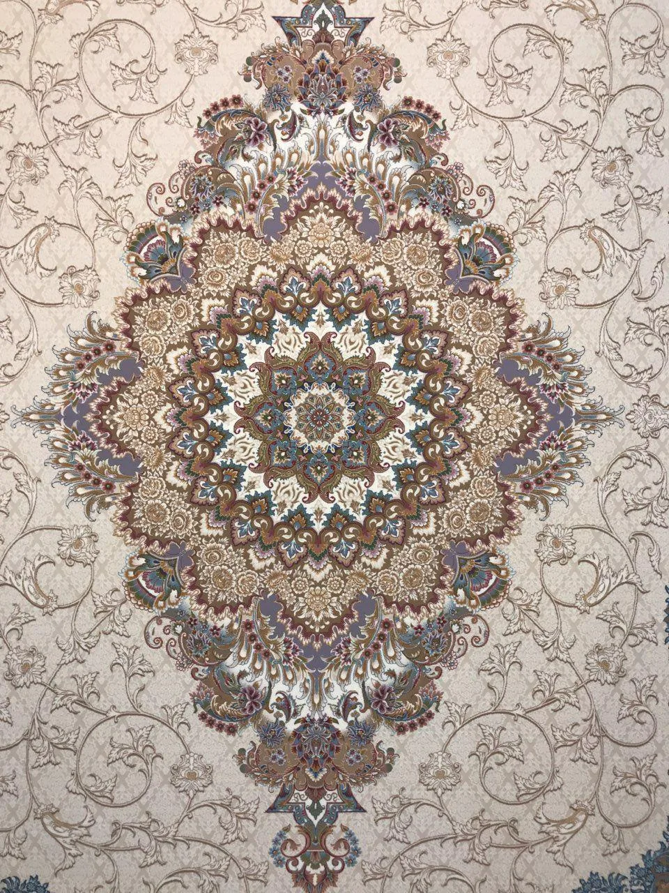 فرش 1000 شانه گل برجسته نقشه مانلی زمینه کرم