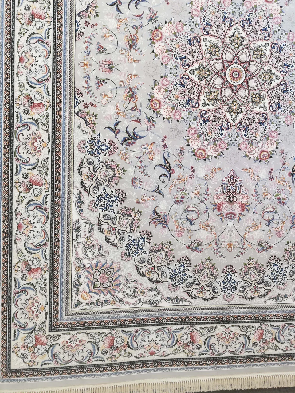 فرش 700 شانه گل برجسته نقشه میخک زمینه فیلی