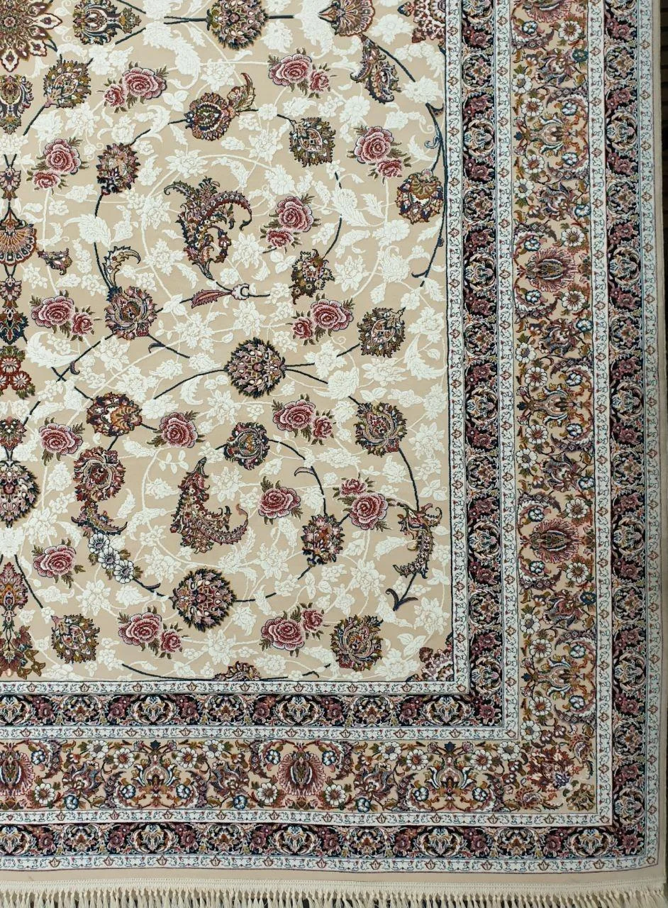 فرش گل سرخ زمینه کرم