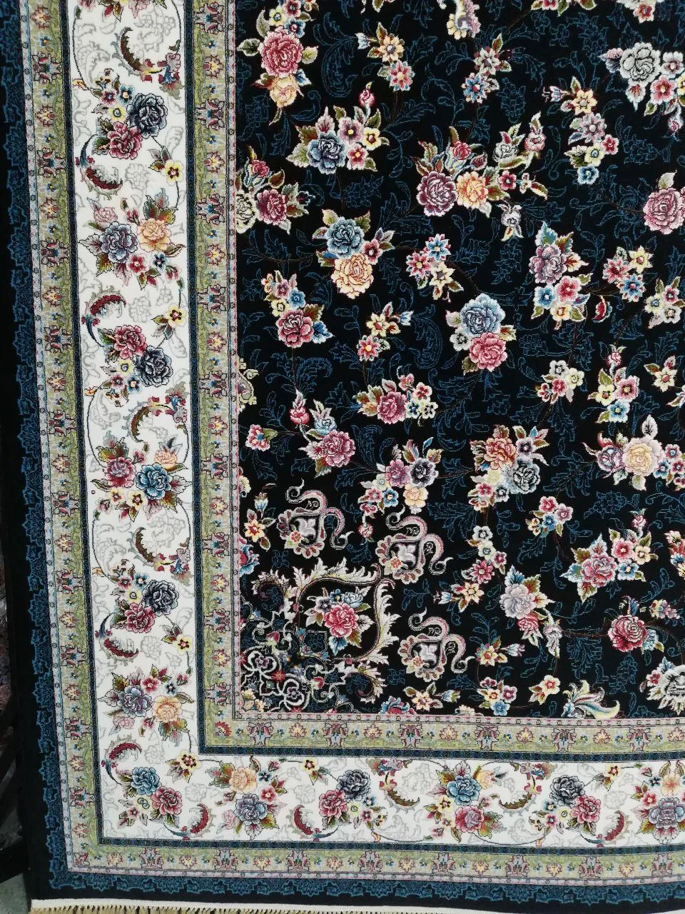 گیلدا زمینه سرمه ای