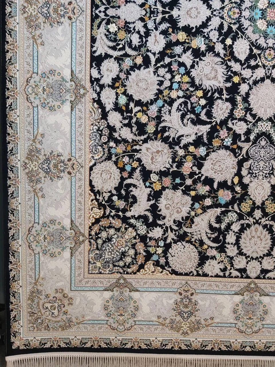 فرش 1200 شانه گل برجسته نقشه هشت بهشت زمینه سرمه ای