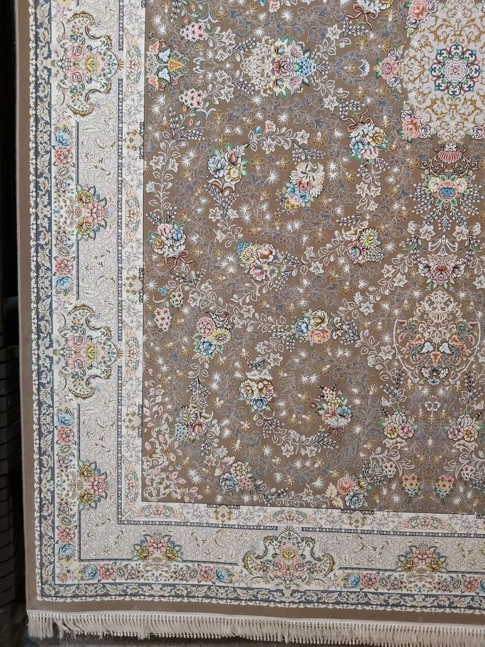 فرش 1200 شانه گل برجسته نقشه مهتاب زمینه نسکافه ای