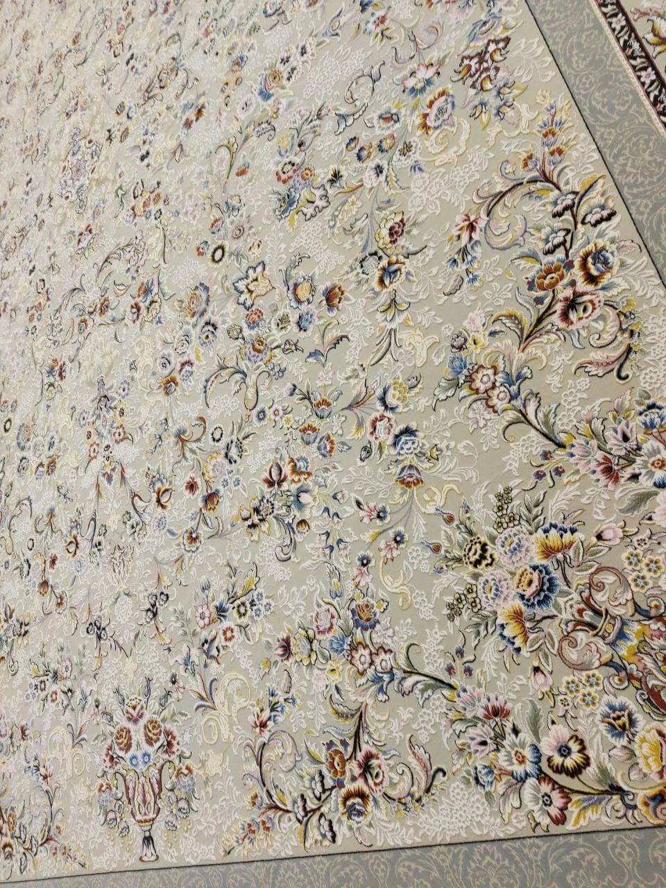 فرش 1500 شانه گل برجسته نقشه آریانا زمینه ترمه ای