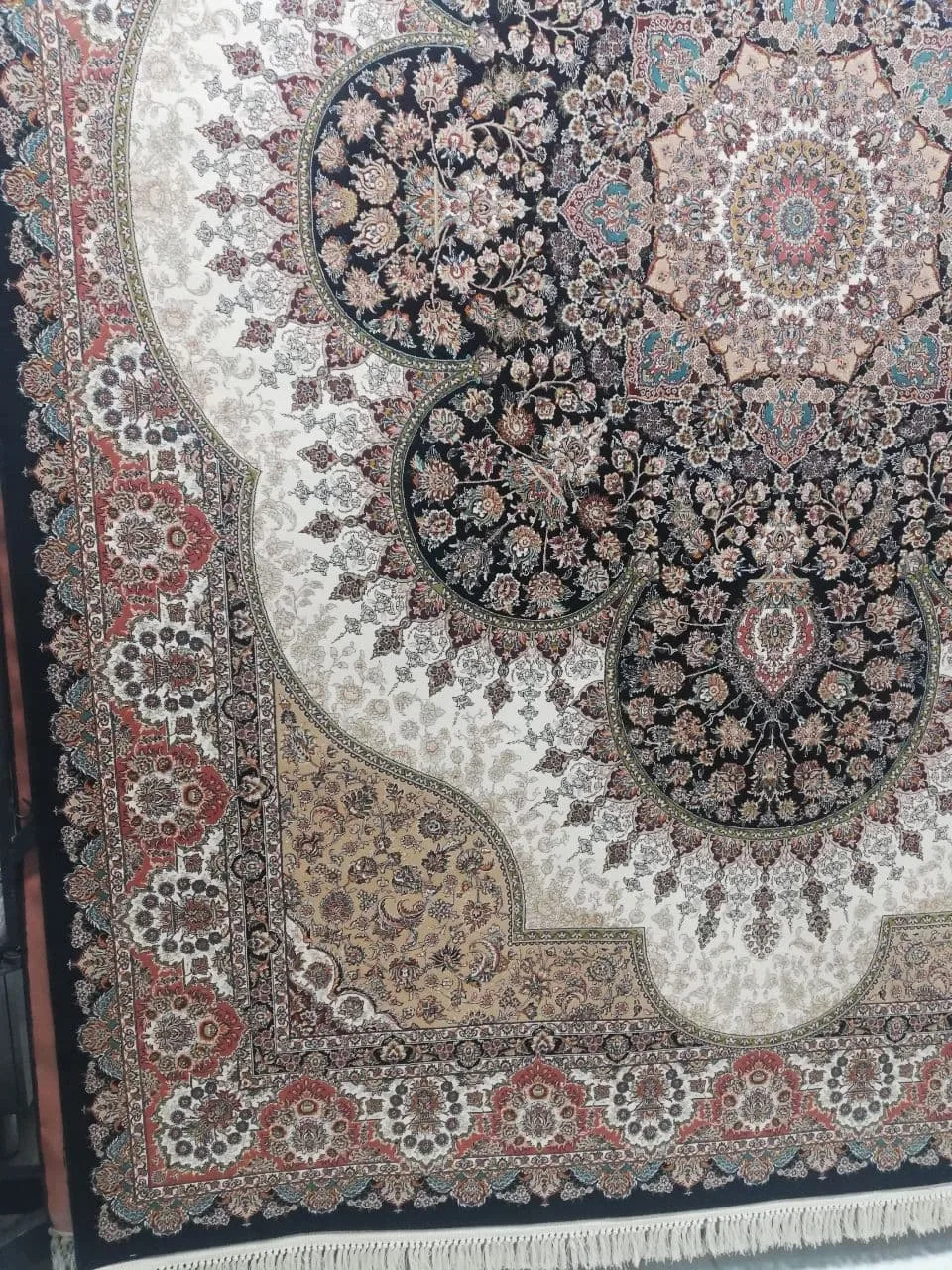 فرش 9 متری 1000 شانه نقشه سلطنتی کد 3002 زمینه سرمه ای