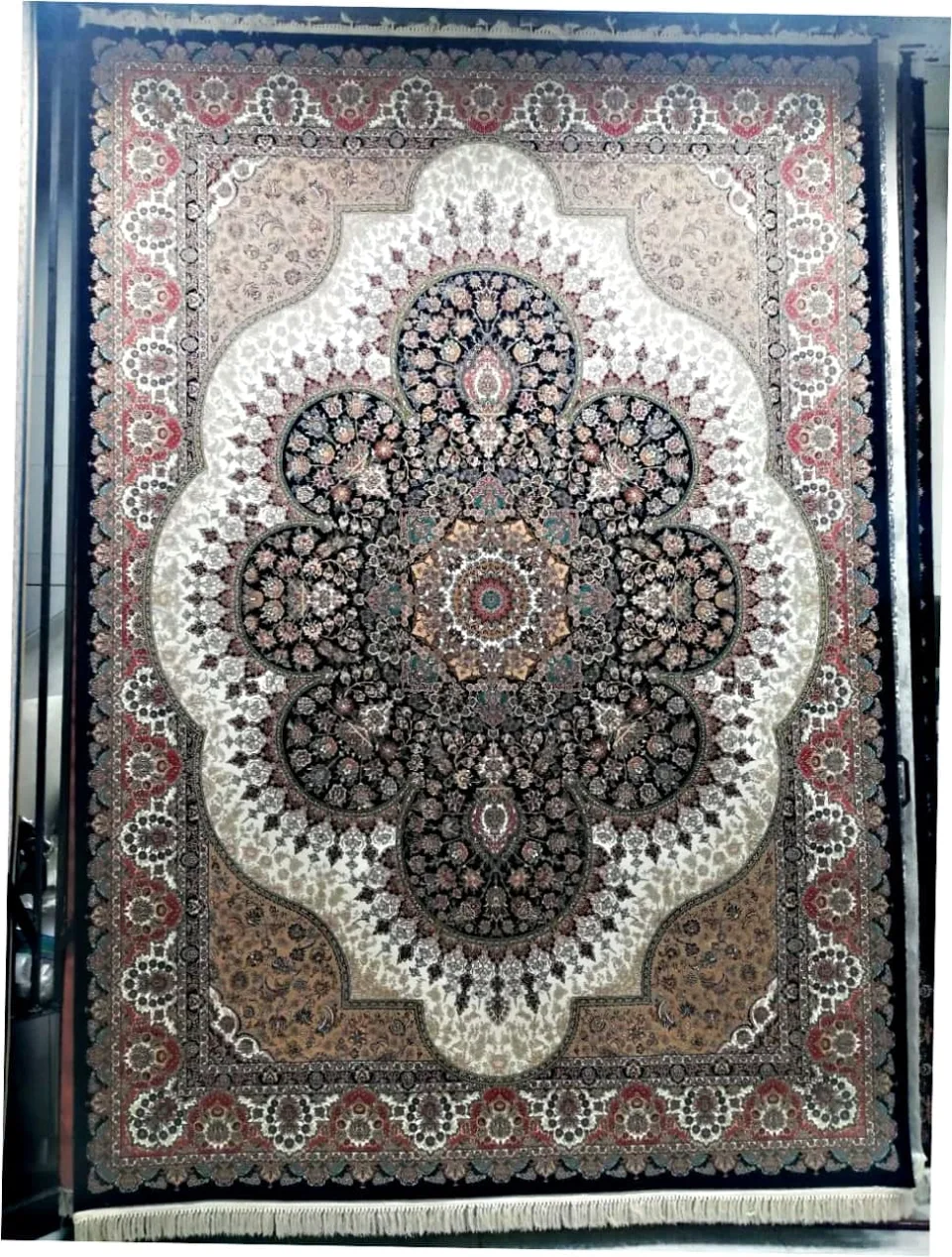 فرش 9 متری 1000 شانه نقشه سلطنتی کد 3002 زمینه سرمه ای