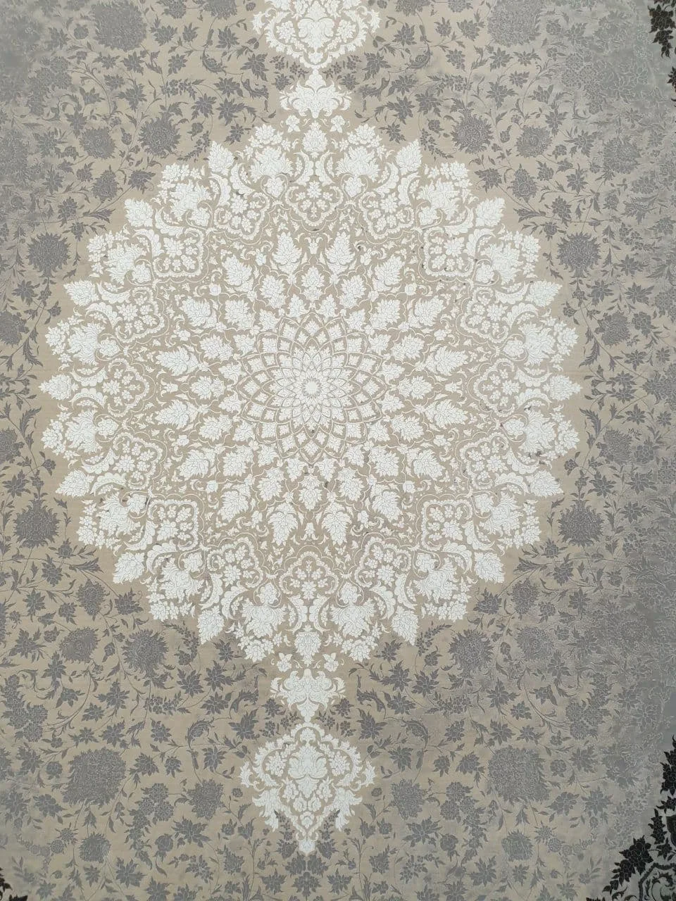 فرش 1200 شانه برجسته نقشه کارولین زمینه نقره ای