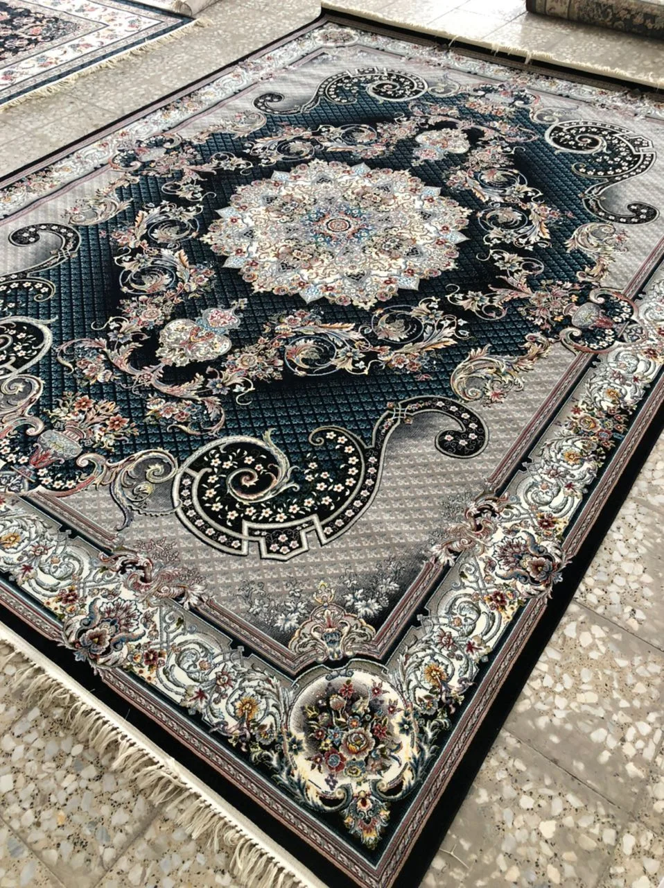 فرش 700 شانه نقشه الیسا زمینه سرمه ای