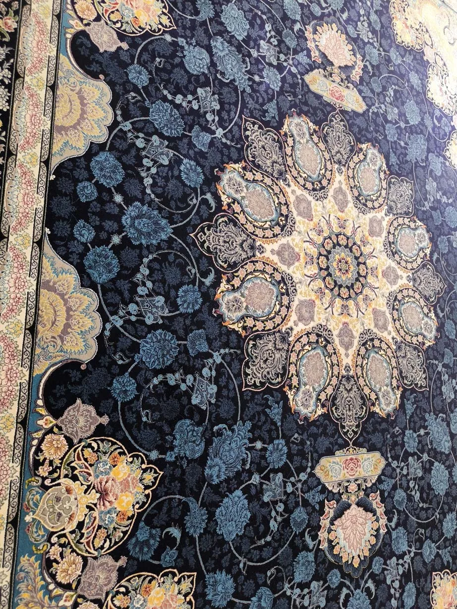 فرش 1000 شانه نقشه سروناز زمینه سرمه ای