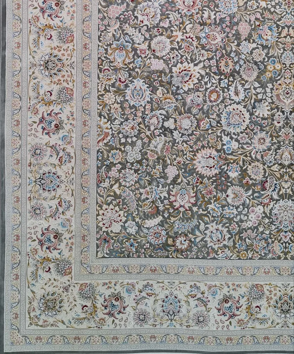 فرش 1500 شانه برجسته نقشه افشان به گل زمینه ذغالی