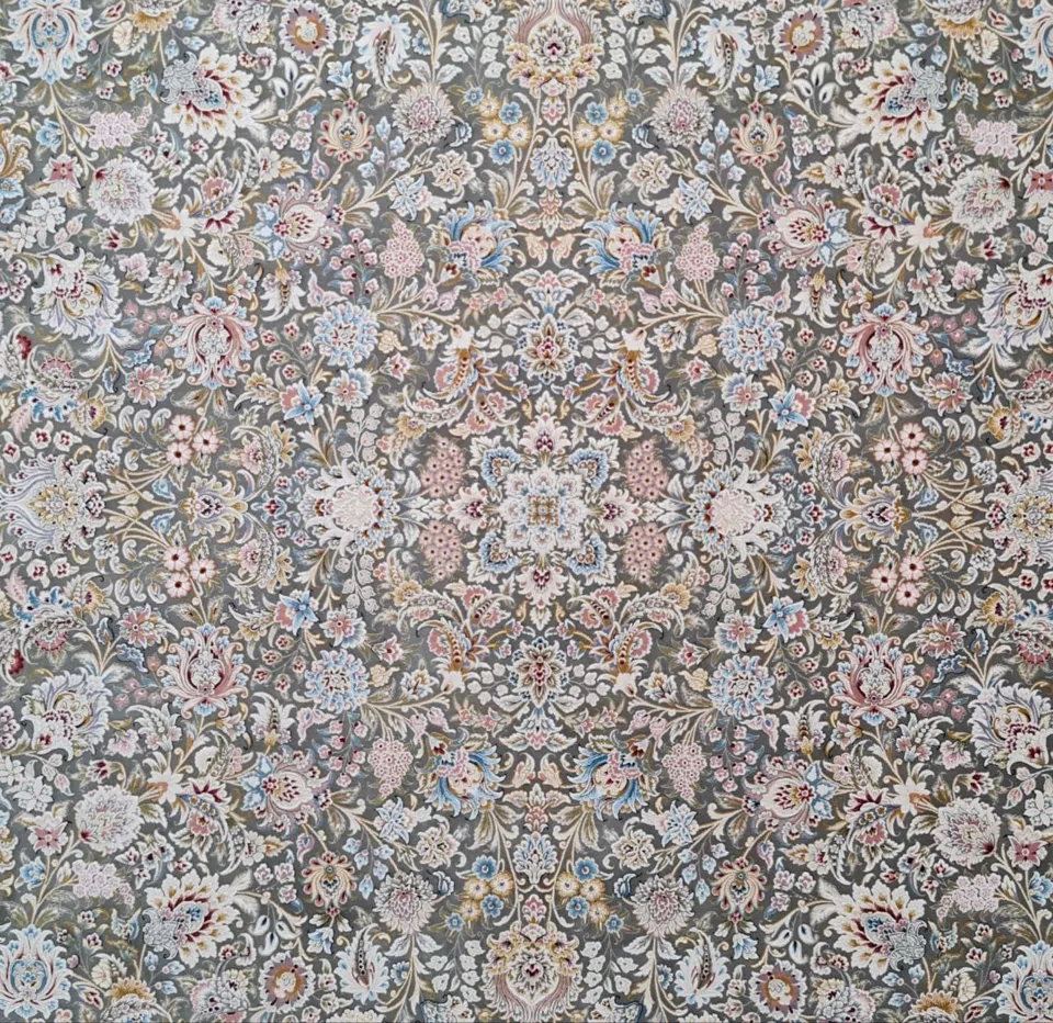 فرش 1500 شانه برجسته نقشه افشان به گل زمینه ذغالی