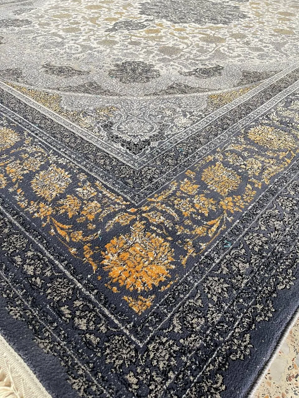 فرش 700 شانه نقشه وینتیج رادمان زمینه دلفینی از نمای گوشه