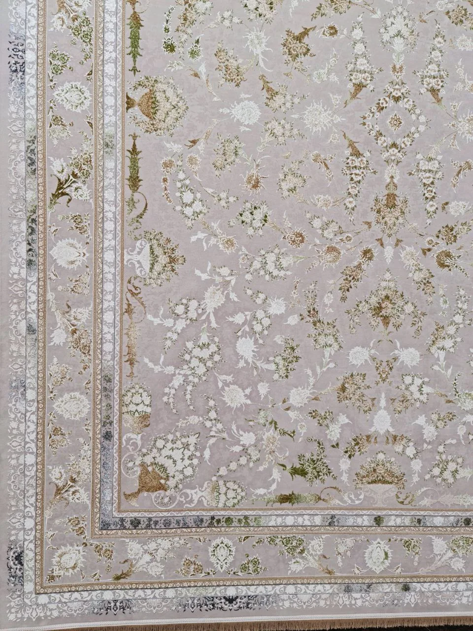 فرش 1500 شانه وینتیج نقشه افشان سولان زمینه صدفی از نمای گوشه