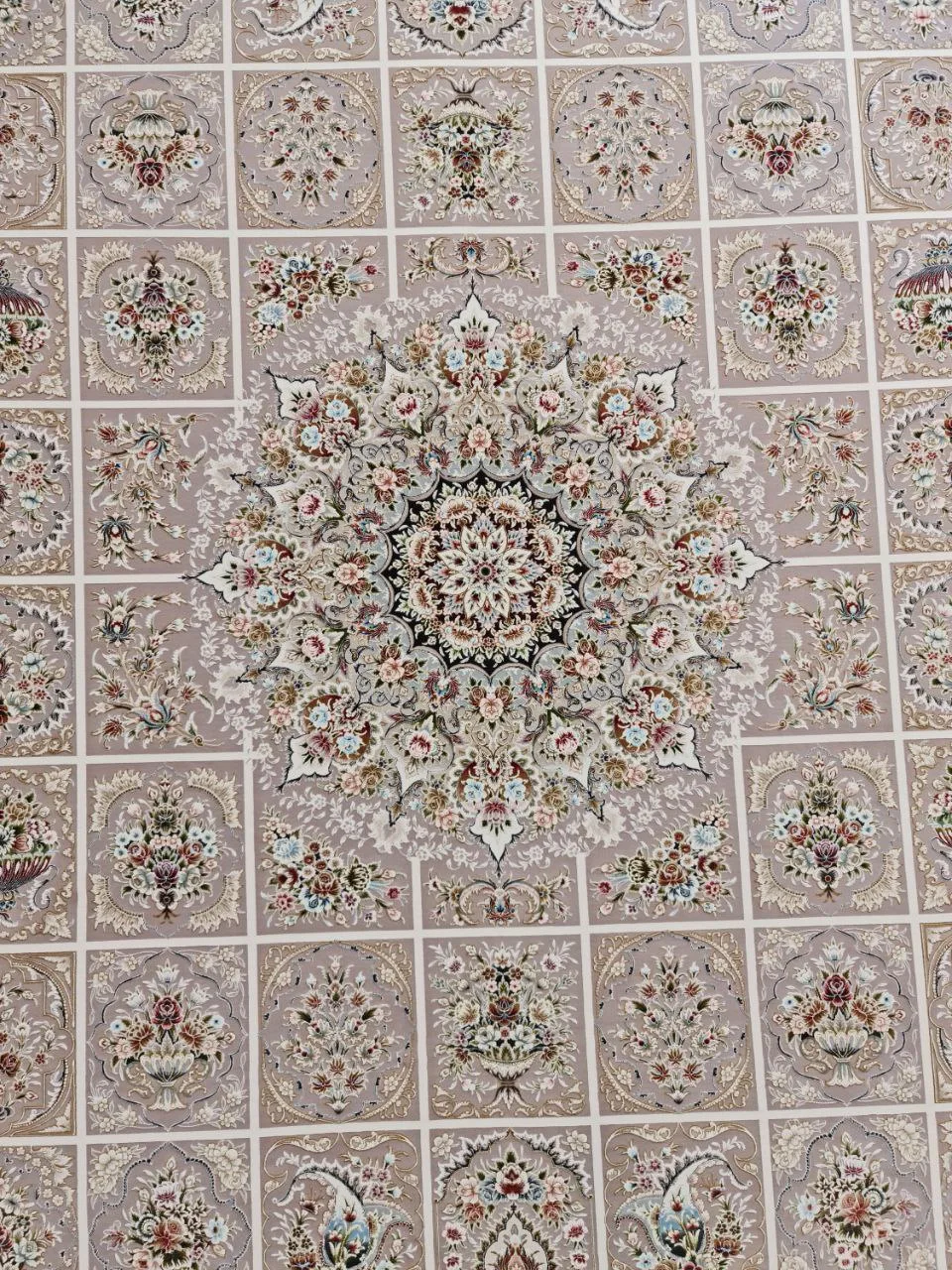 فرش 1500 شانه برجسته نقشه پویا زمینه یاسی از نمای نزدیک
