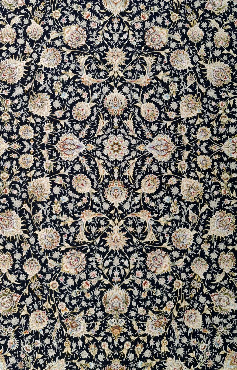 فرش 1500 شانه برجسته نقشه افشان کژال زمینه نقره ای از نمای نزدیک