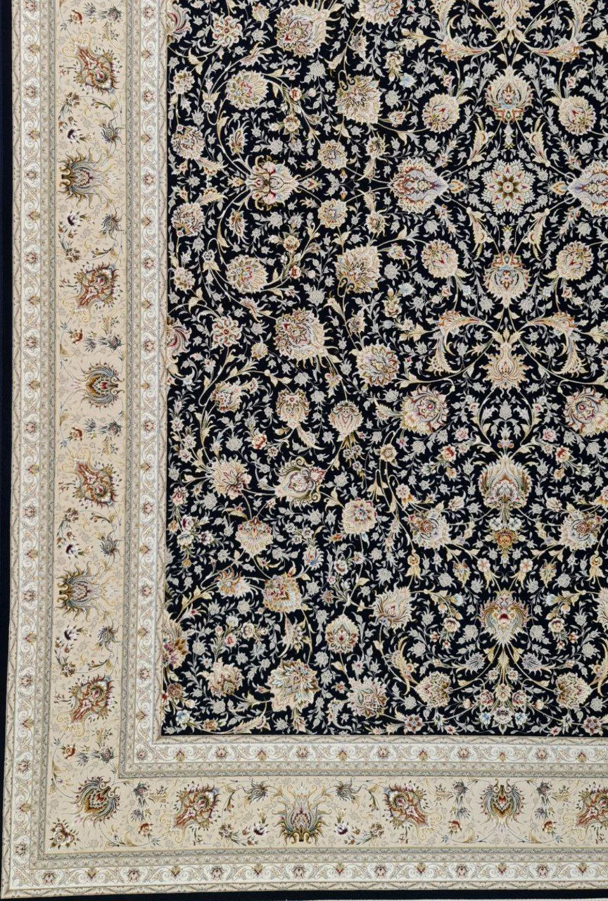 فرش 1500 شانه برجسته نقشه افشان کژال زمینه نقره ای از نمای گوشه