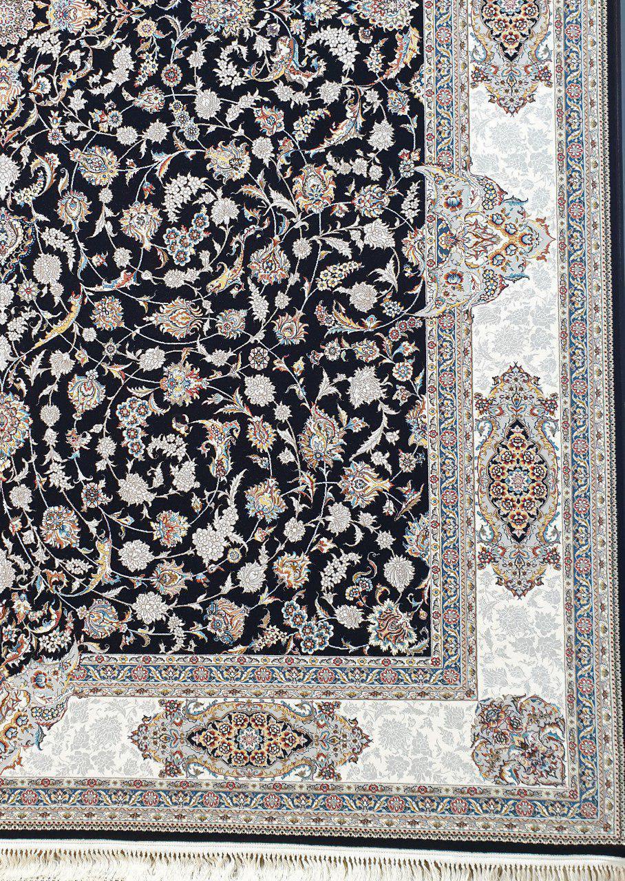 فرش 700 شانه نقشه افشان اصفهان زمینه سرمه ای 3