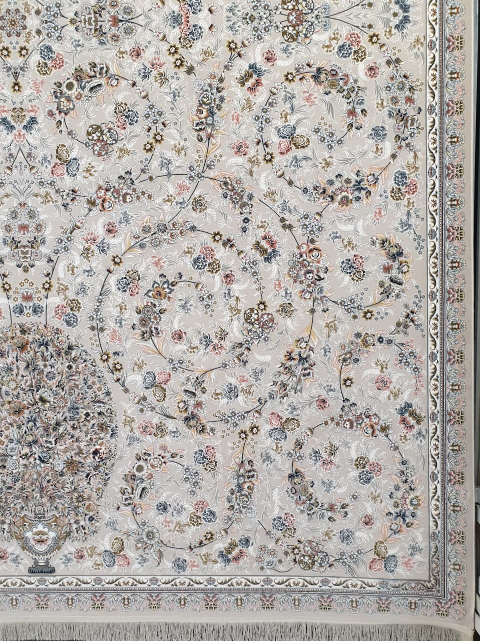 فرش 1500 شانه برجسته نقشه افشان گلدانی زمینه بژ 2