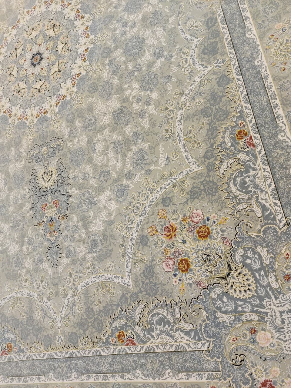 فرش 1500 شانه برجسته نقشه قصر طلایی زمینه ترمه ای 3
