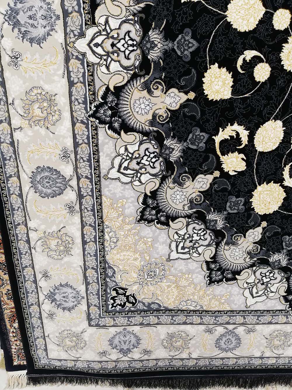 فرش 700 شانه نقشه اصفهان زمینه سرمه ای طلاکوب 3