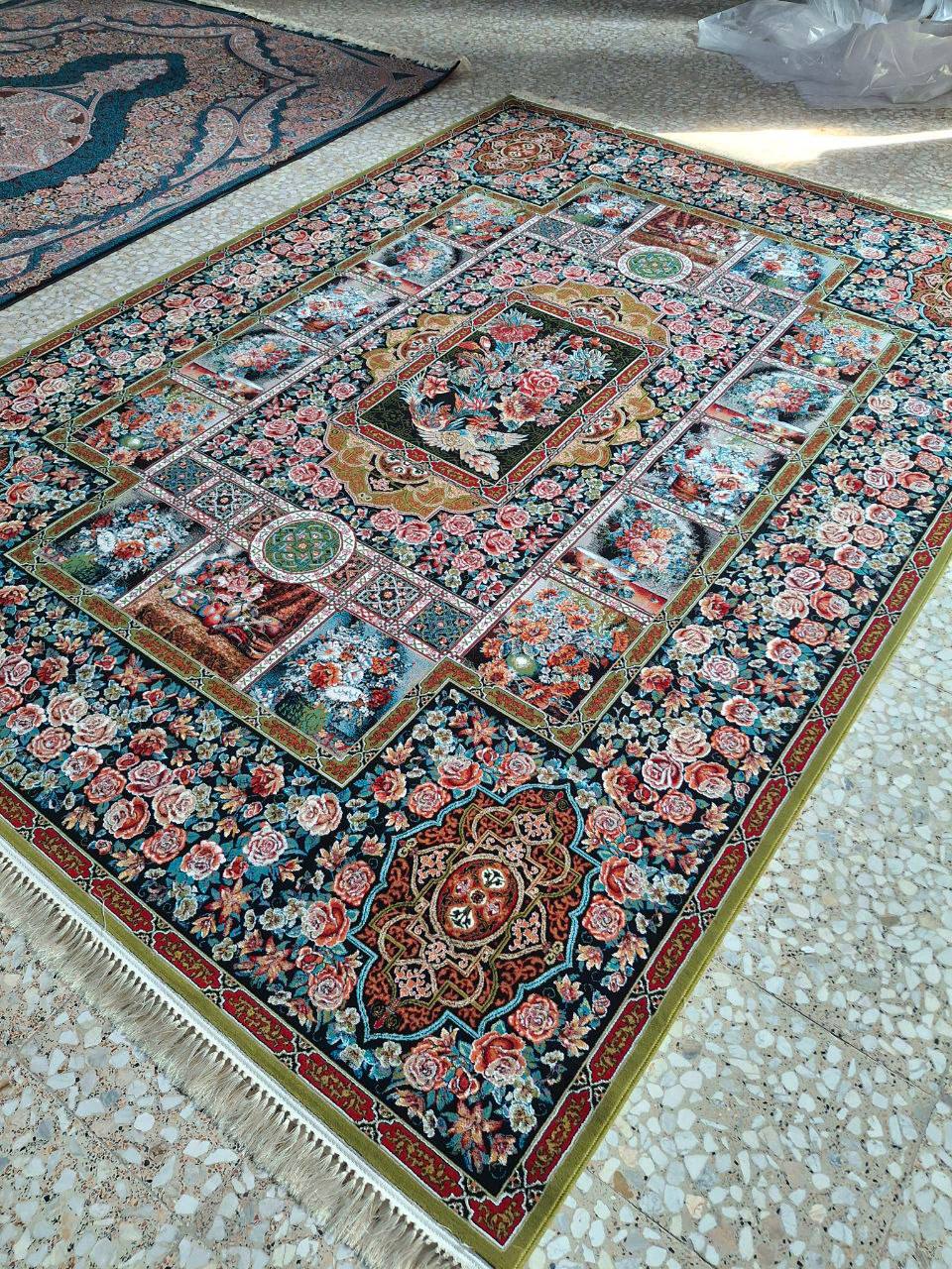 فرش ۷۰۰ شانه نقشه باغ ارم زمینه سبز – پلی استر