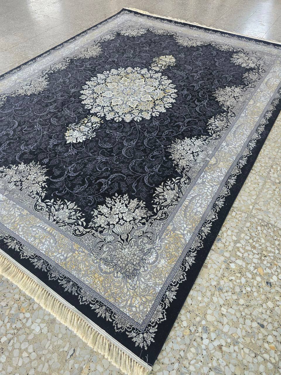 فرش ۷۰۰ شانه نقشه سیروان زمینه سرمه ای – پلی استر