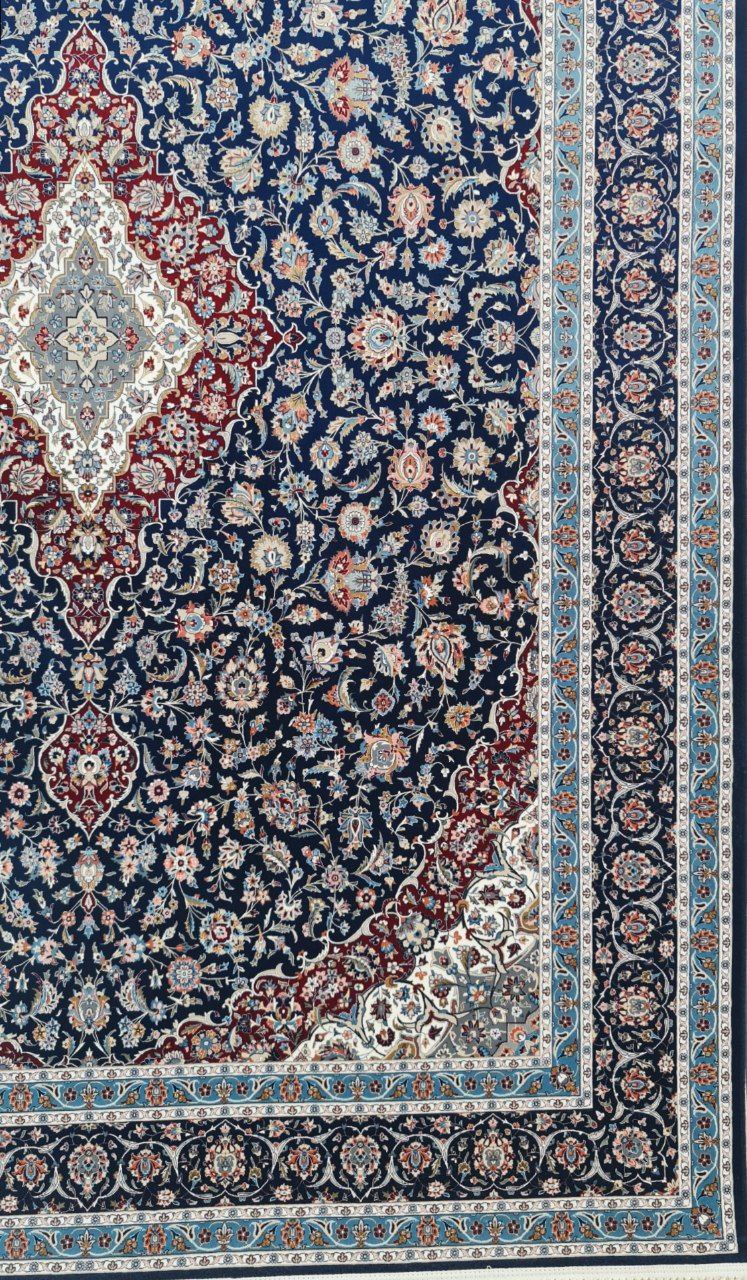 فرش 1200 شانه برجسته نقشه کاشان زمینه سرمه ای 2 فرش ۱۲۰۰ شانه برجسته نقشه کاشان زمینه سرمه ای - Image 2